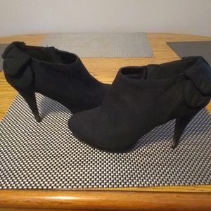 Black high heel bootie with now